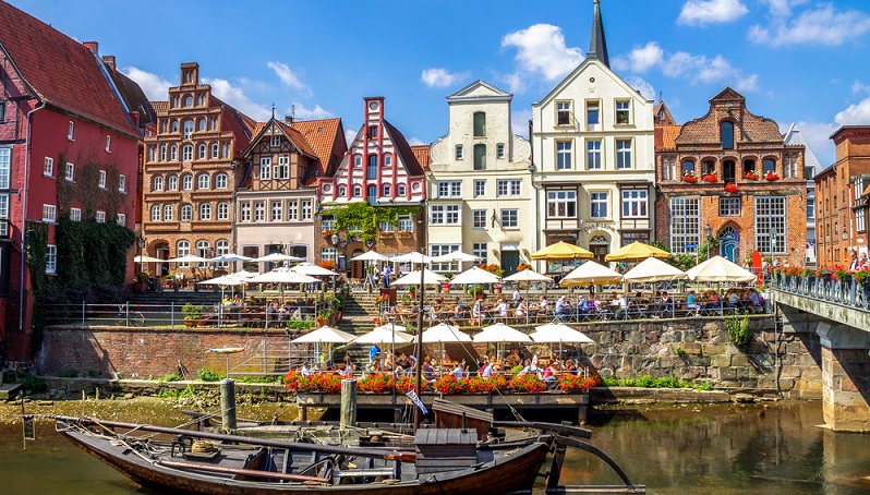 Diese Sehenswürdigkeiten einer der schönen Städte in Deutschland sprechen für eine Städtereise nach Lüneburg: alte Fachwerkhäuser halten die Geschichte am Leben