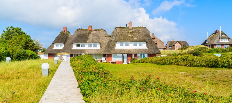 Romantische Dünen und unberührte Landschaften ermöglichen stundenlange Spaziergänge. Gerade außerhalb der Hauptsaison genießen Reisende hier viel Ruhe und kommen trotzdem in den Genuss der Besonderheiten von Sylt.