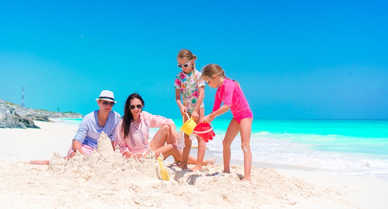 Der nächste Familienurlaub ist fällig, aber das Geld dafür fehlt? Schon für 3000 Euro lässt sich ein schöner Urlaub am Mittelmeer oder in anderen Regionen verbringen. (#03)