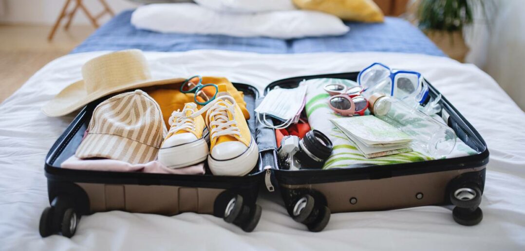 Koffer packen: 20 geniale Tipps fürs effektive Packen (Foto: AdobeStock - 427244335 Halfpoint)