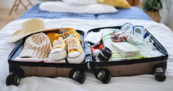 Koffer packen: 20 geniale Tipps fürs effektive Packen (Foto: AdobeStock - 427244335 Halfpoint)