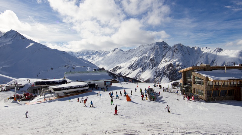 In Ischgl setzt der Schneefall sehr früh ein. Deswegen beginnt die Saison bereits im Monat November.  ( Foto: Shutterstock-BIGANDT.COM )