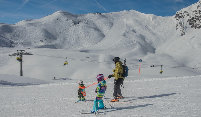 Kennen Sie das Schneehöhen-Ranking? Wir kennen auf jeden Fall den Sieger. Der lautet ganz klar und mit Abstand: das Skigebiet Obertauern. ( Foto: Shutterstock- _Olga Koberidze  )