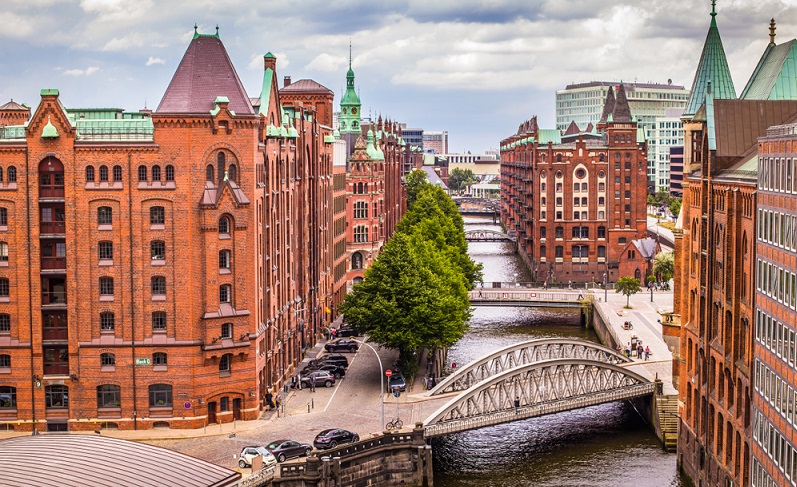 Die Speicherstadt ist mittlerweile mehr als 100 Jahre alt und für Eltern mit Kindern einen Besuch wert.  ( Foto: Shutterstock- powell'sPoint)