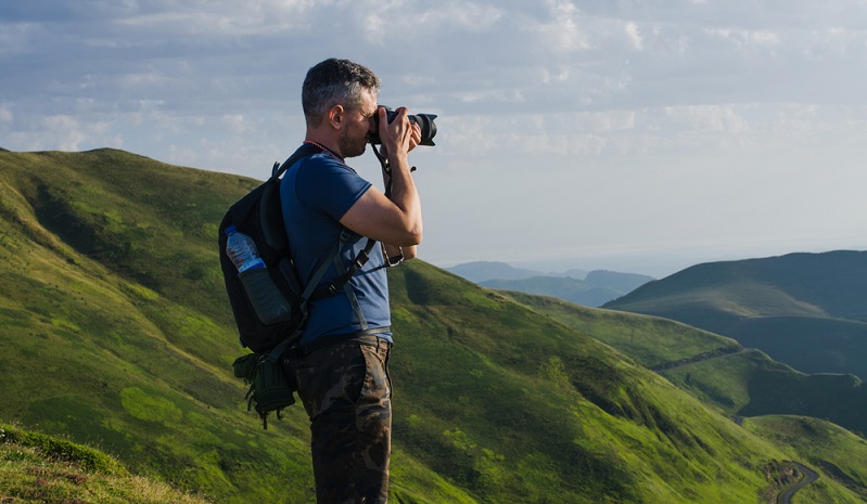 Ganz wichtig: Beim Fotografieren kann es nicht so schnell wie möglich gehen! (Foto: Shutterstock-_Wirestock Creators )