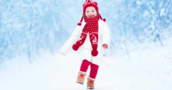 Winterschuhe für Kinder: Welche Schuhe sind perfekt für den Urlaub in Eis und Schnee? ( Foto: Shutterstock-FamVeld)