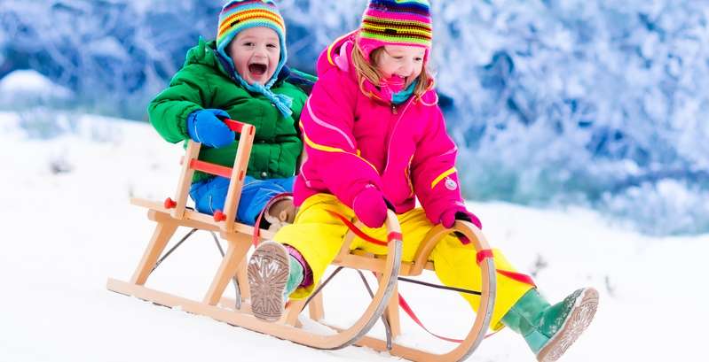 Da sich die meisten Kinder nur outdoor richtig wohlfühlen, benötigen sie passende Wander- bzw. Winterschuhe. ( Foto: Shutterstock-FamVeld)