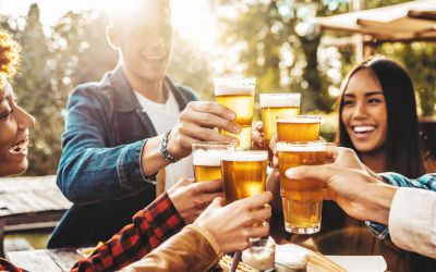 Wie viel Alkohol darf in alkoholfreien Getränken enthalten sein? Die Antwort lautet: maximal 0,5 Volumenprozent. Diese Grenze ist gesetzlich festgelegt. (Foto: AdobeStock - Davide Angelini 570233392)