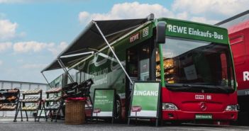 REWE bringt den Einkaufs-Bus zur "Internationalen Grünen (Foto: REWE)