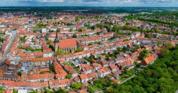 Smart City Hildesheim eröffnet im Jahr 2023 innovative Leuchtturmprojekte und ebnet den Weg für die (Foto: AdobeStock - GDMpro S.R.O 435885693)