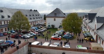 Historische Fahrzeuge verwandeln Schloss Augustusburg in (Foto: ASL Schlossbetriebe gGmbH)
