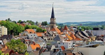 Entdecken Sie die Schönheit des Goldsteigs im Winter Entdecken Sie die Schönheit des Goldsteigs im Winter (Foto: AdobeStock - Heinz 325657488)