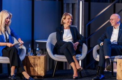 Ausstellung Nobel Heroes vereint über 500 Porträts Campus (Foto: Matt Stark)