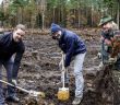 WEMAG und Partner pflanzen 2.000 Traubeneichen für lokalen (Foto: WEMAG/Stephan Rudolph-Kramer)