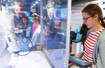 Discover Industry-Truck bringt praxisnahe MINT-Einblicke für Jugendliche vor (Foto: Baden-Württemberg Stiftung gGmbH)