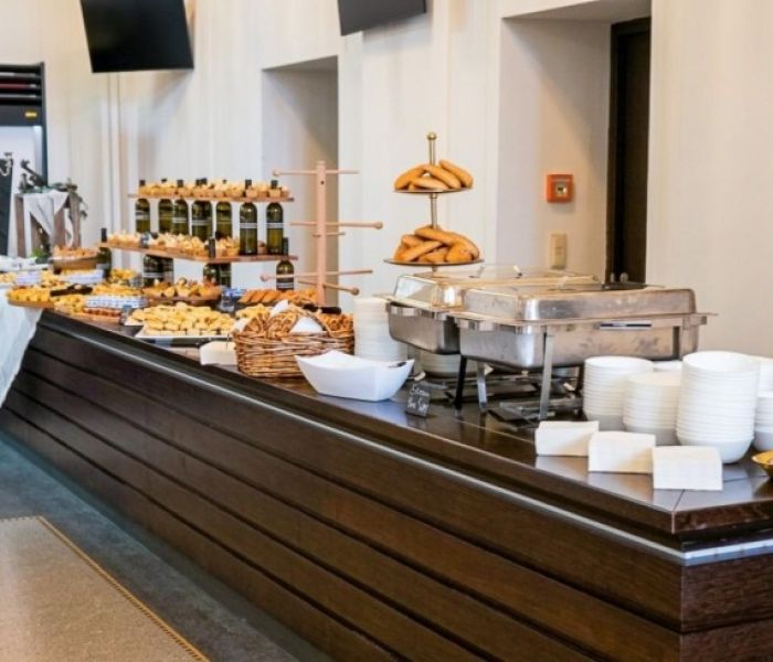 Im Foyer wurde das Buffett bei der Wahl der 68. Fr&auml;nkischen (Foto: Bayer. Staatsbad Bad Kissingen GmbH_Lisa Neder)